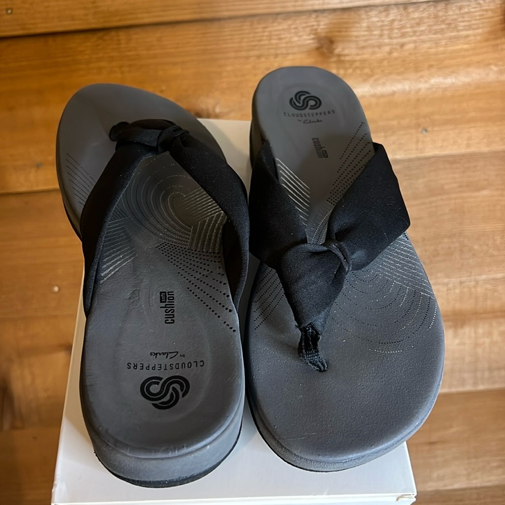 Clark’s Arla Cloudsteppers Comfort Cushion Soft Sandal Flip Flop Platform Size 9